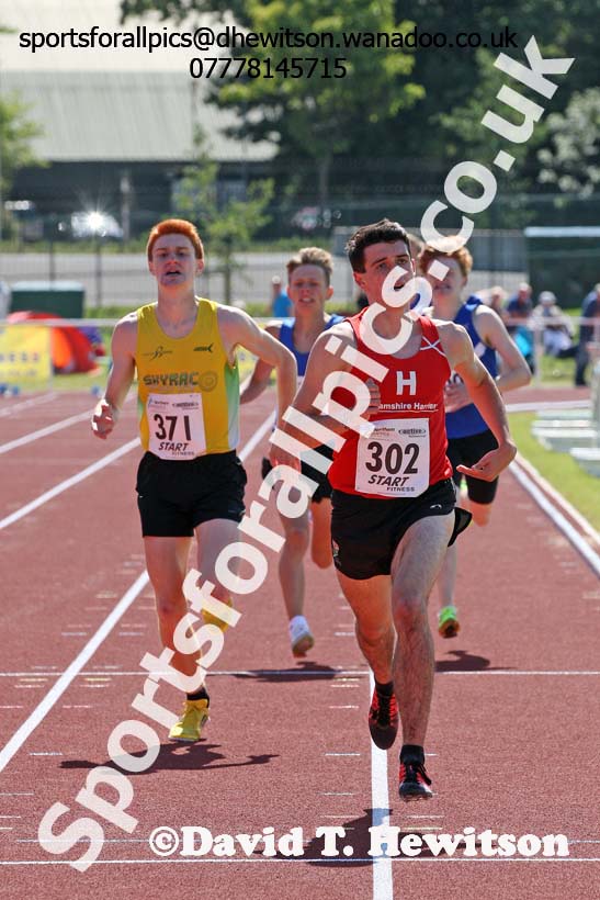 Under-17 mens 1500 metres. Photo: David T. Hewitson/Sports for All Pics